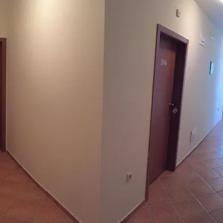 Хотел Eco Palace